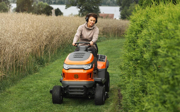 Husqvarna Rasentraktor TS 215T